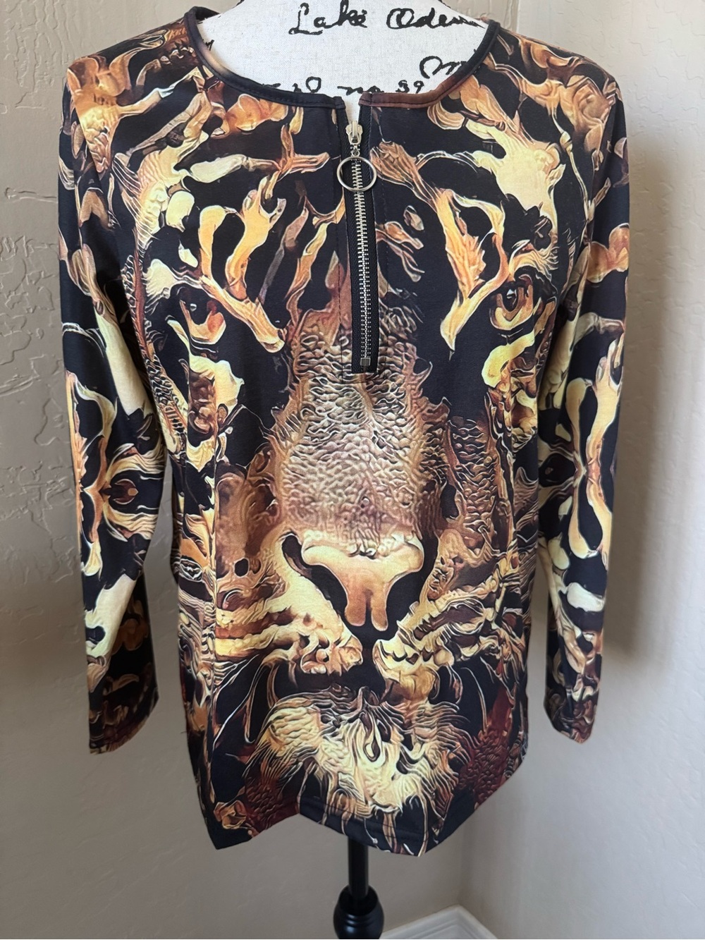 Chaos Monkey Women’s Tiger Print Long Sleeve Top Front Zipper Detail Small